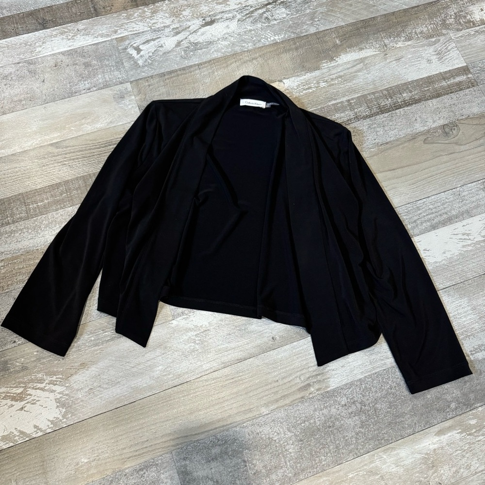 Women’s Black Cropped Top Open Front Shrug Cardigan Sweater - Size Medium